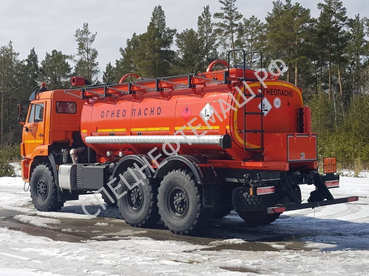 Топливозаправщик АТЗ-11 КАМАЗ-43118 с ПТС в наличии на складе от  Спецнефтемаша